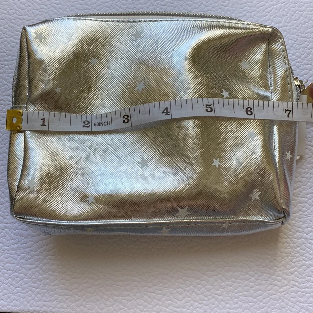 ❗️6/$25❗️Silver First Aid Beauty Makeup Bag
